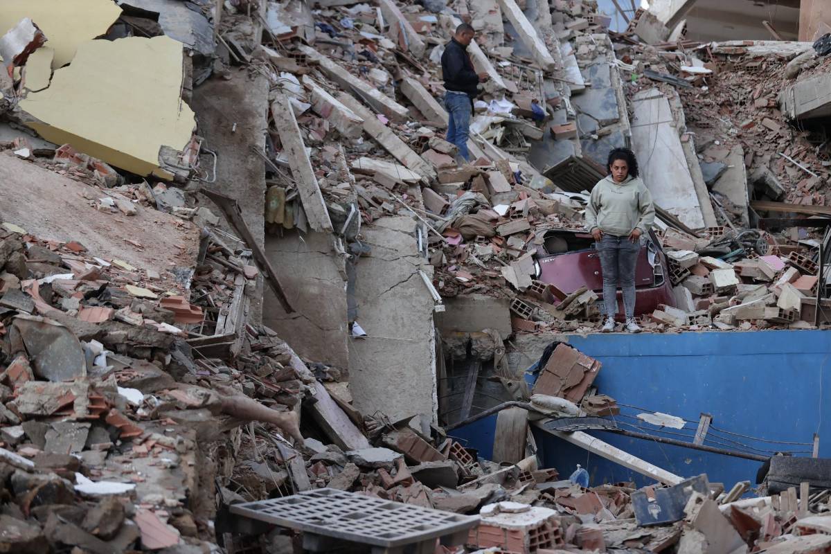 Edificios caídos y gente en la calle: así es la destrucción luego del terremoto en Venezuela