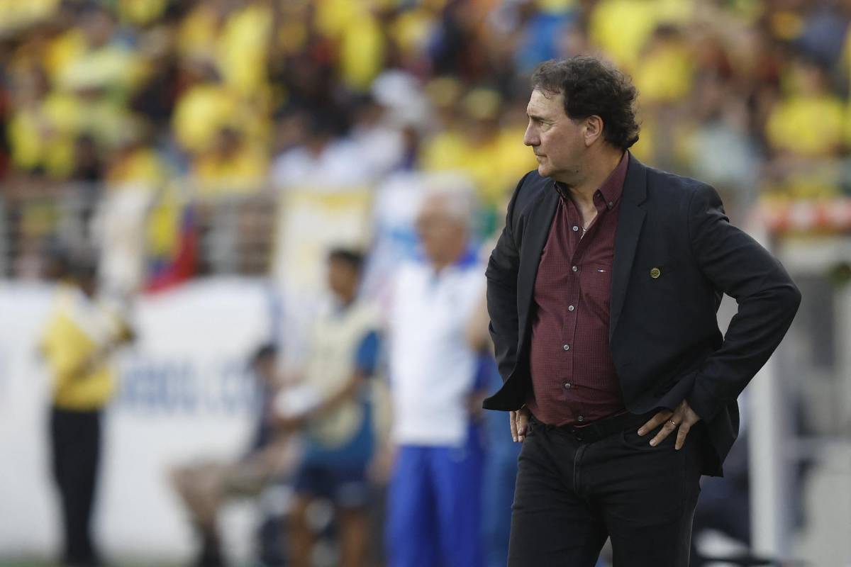 Copa América 2024: ¿Por qué Néstor Lorenzo, entrenador de Colombia, utiliza la misma camisa en todos los partidos?