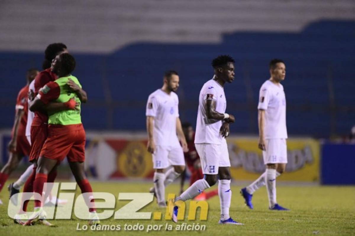 Otras fotos de la debacle: La reacción de Buba López con Maynor tras el error, decepción de los debutantes y el abrazo de Denil Maldonado