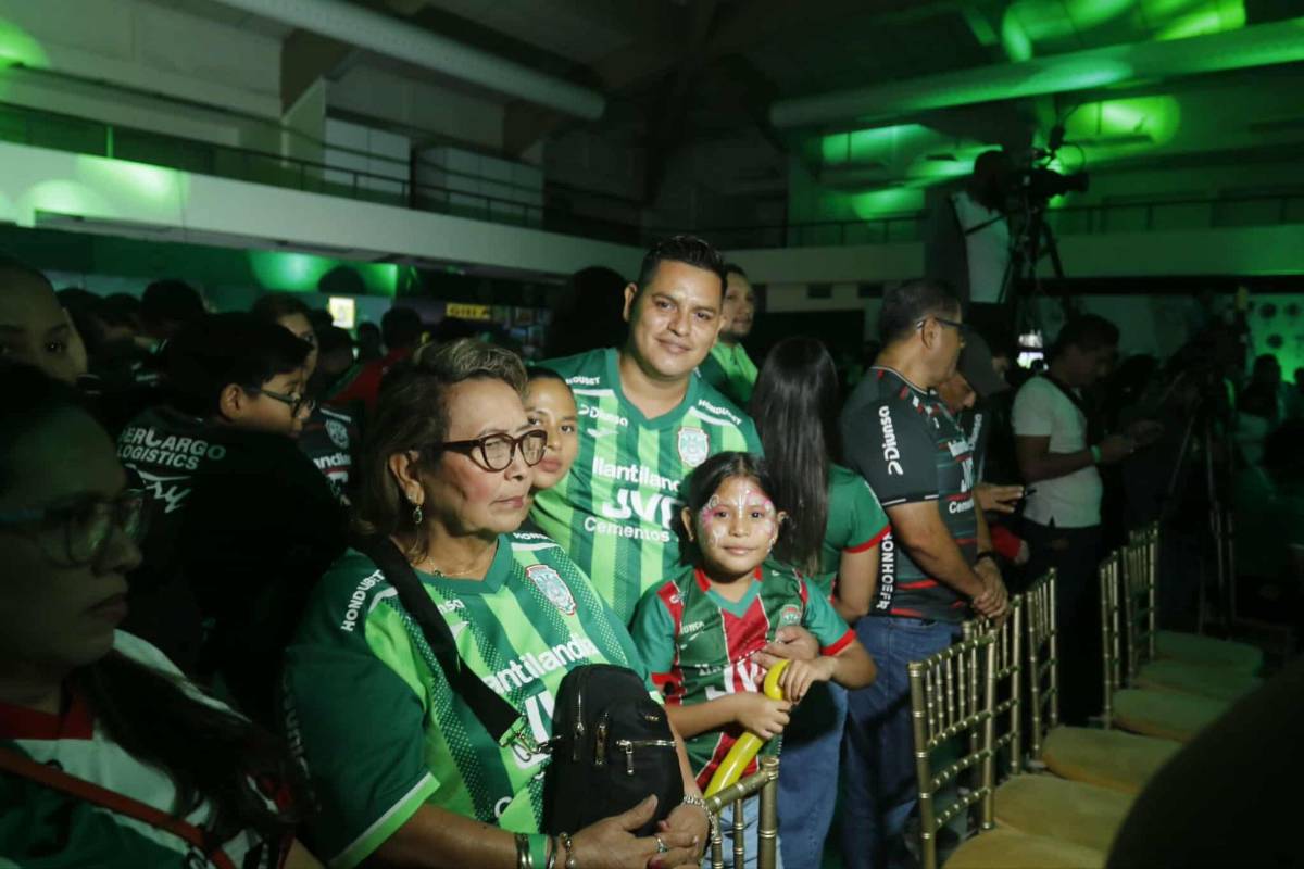 ¡La nueva piel del centenario! Marathón presentó su histórico uniforme acompañado de sus leyendas