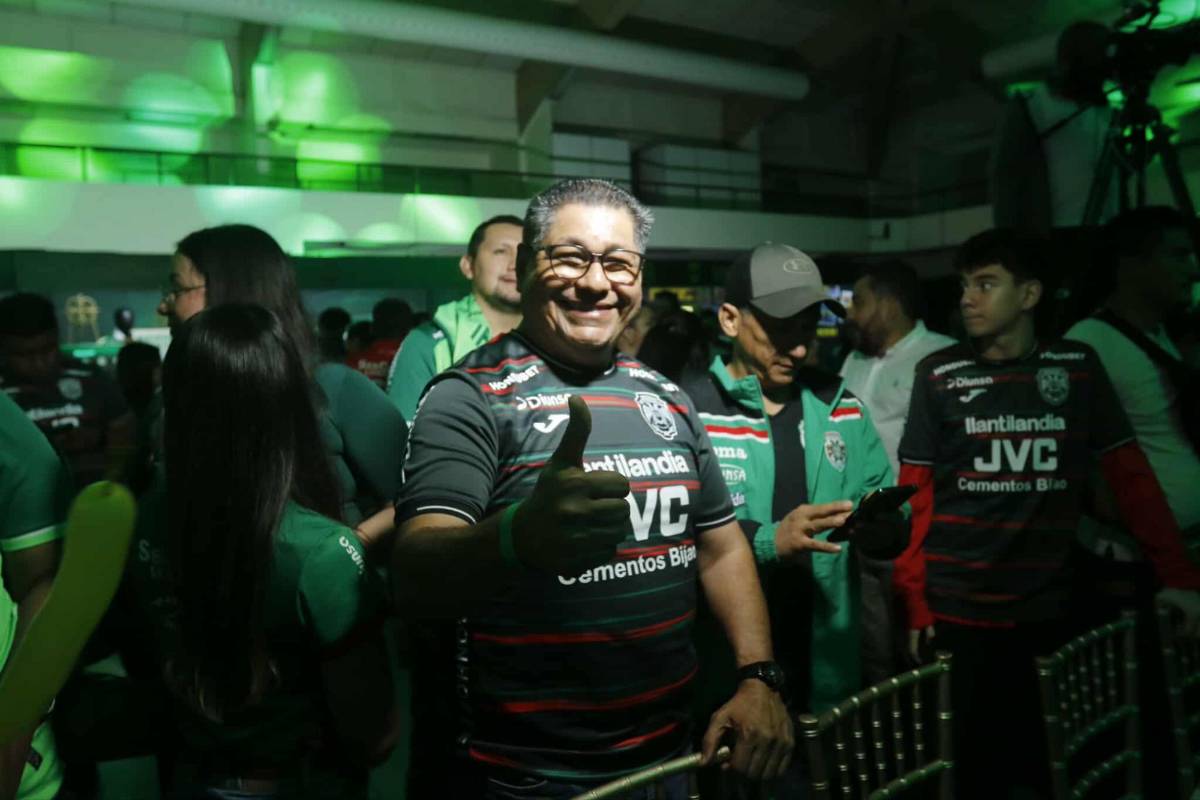 ¡La nueva piel del centenario! Marathón presentó su histórico uniforme acompañado de sus leyendas