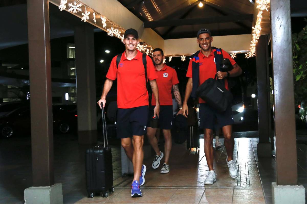 Olimpia llegó a San Pedro Sula para enfrentar a Real España en el Morazán: la curiosidad y, ¿viajó Jorge Álvarez?
