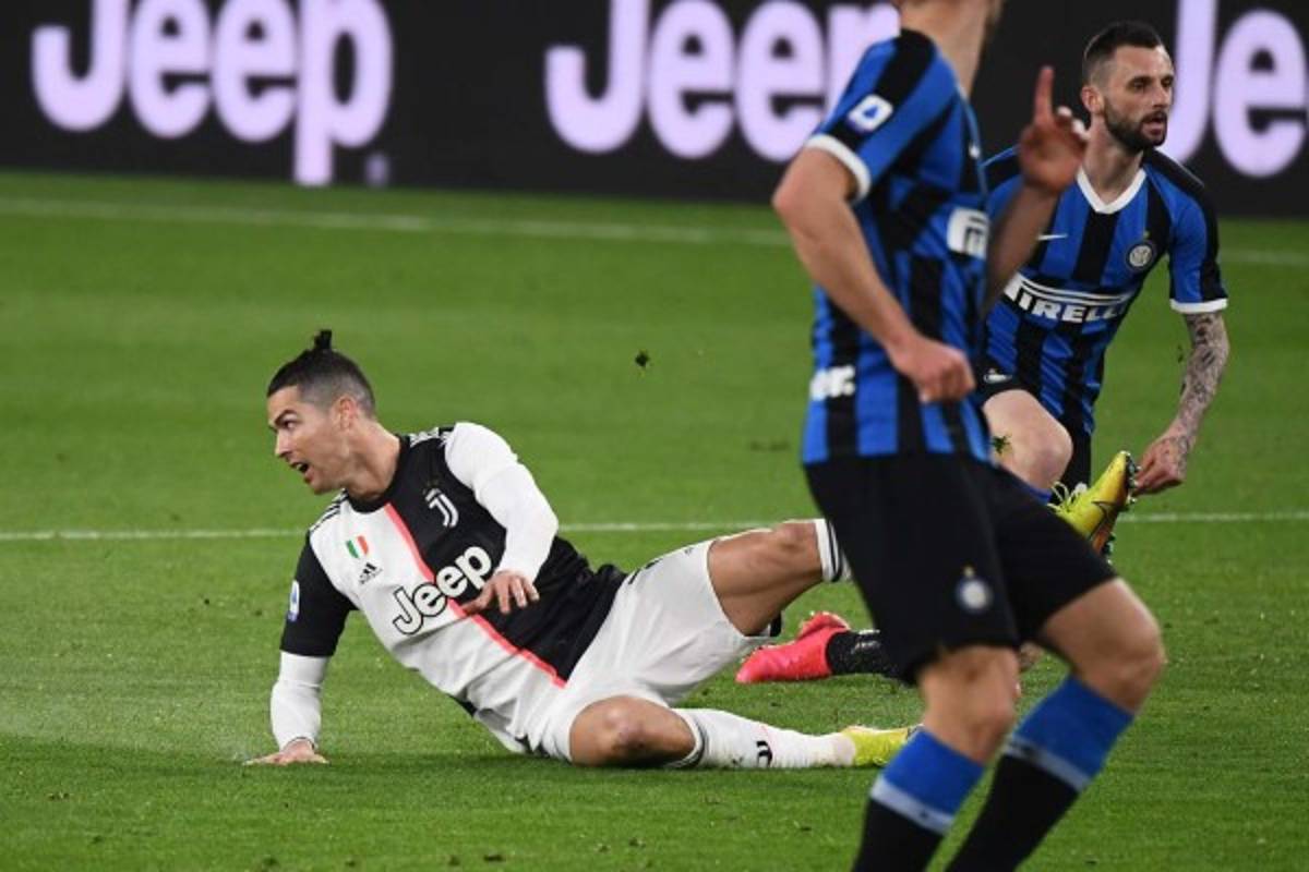 Sin público y sin darse la mano: Así se vivió el Juventus-Inter en Italia por el Coronavirus
