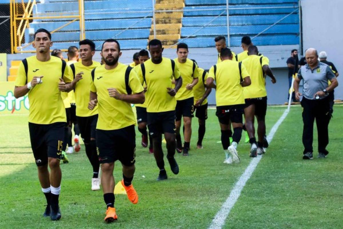 FICHAJES: Vuelve Tyson, dos uruguayos a dirigir en Honduras y; ¿nuevo legionario?