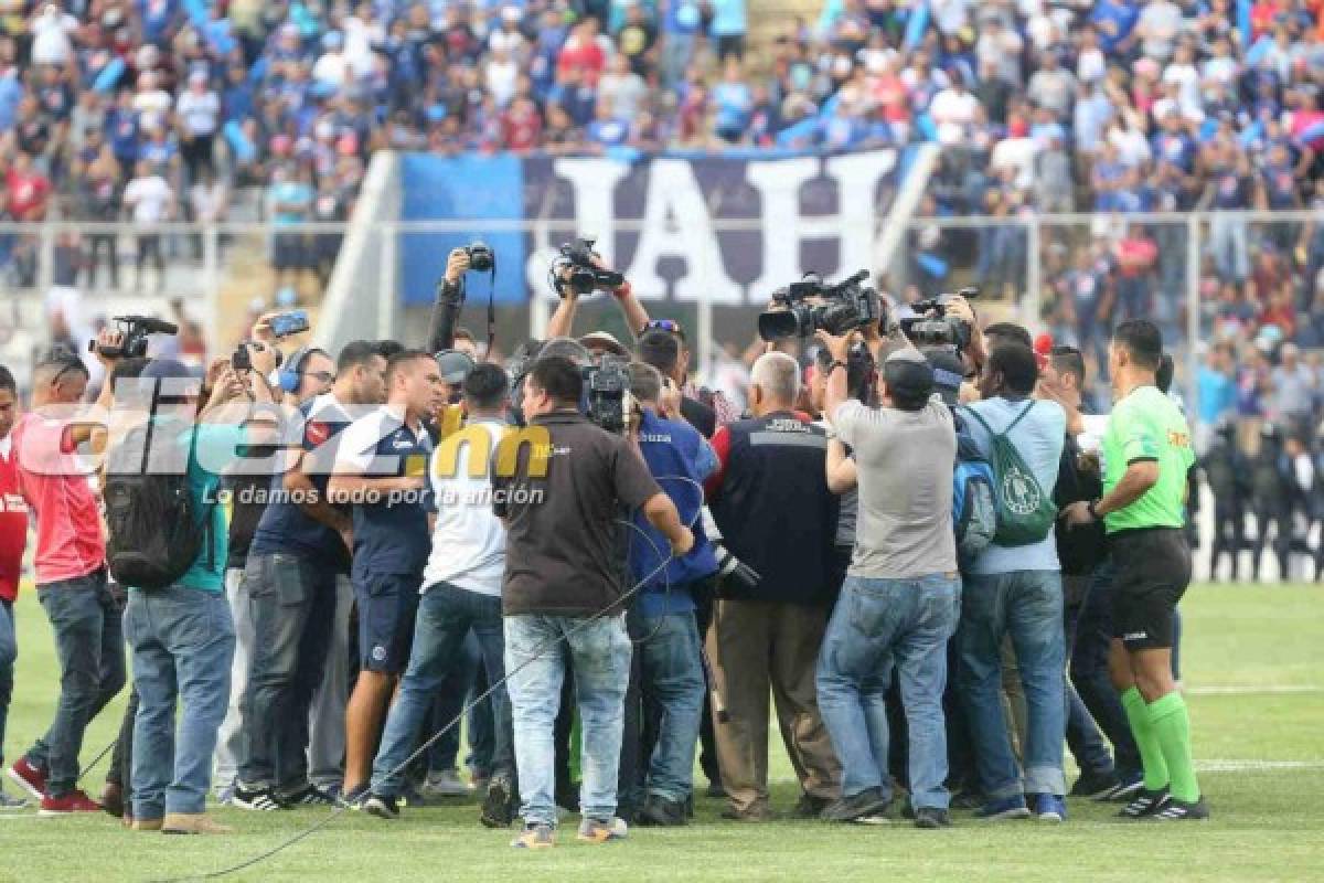 FOTOS: Golpes entre Diego Vázquez y Osman Madrid en el zafarrancho de la Gran Final entre Olimpia y Motagua