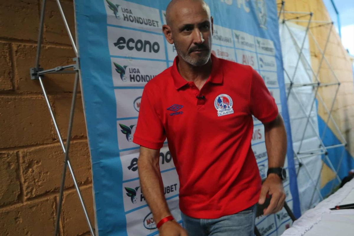 Olimpia se fue humillado, furia de Espinel, ex del León le gritó el gol a la banca y directivo bajó a hablar con los jugadores tras goleada ante Génesis PN