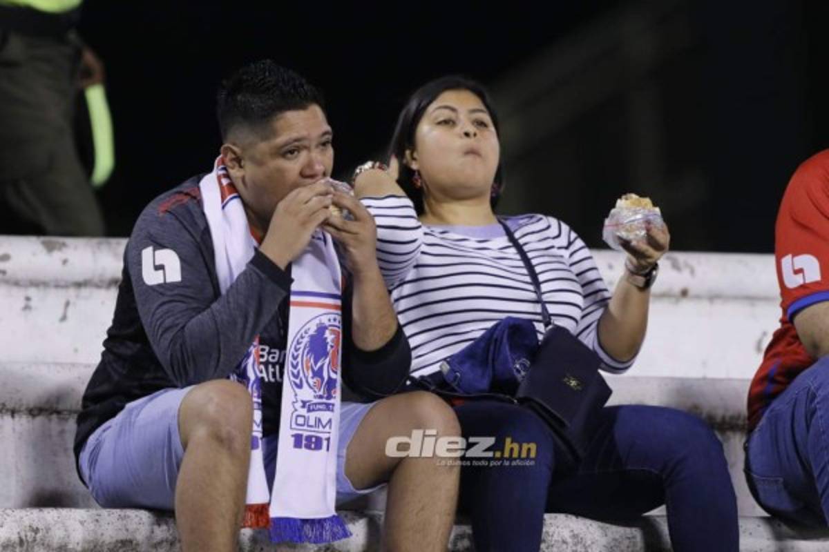 Las chicas, el gato negro y el ambientazo para alentar al Olimpia ante Seattle Sounders
