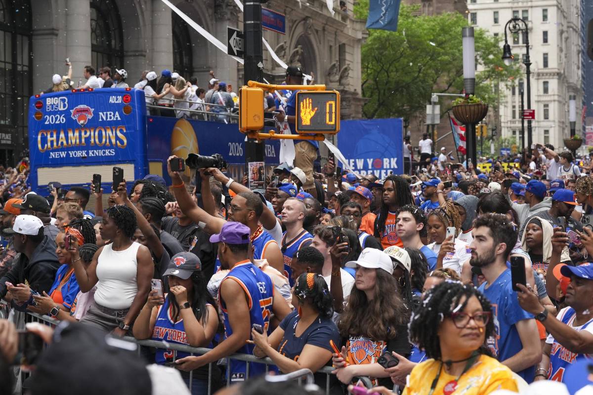 ¡Paralizaron NY! Entre famosos y miles de fanáticos los Knicks festejan el título