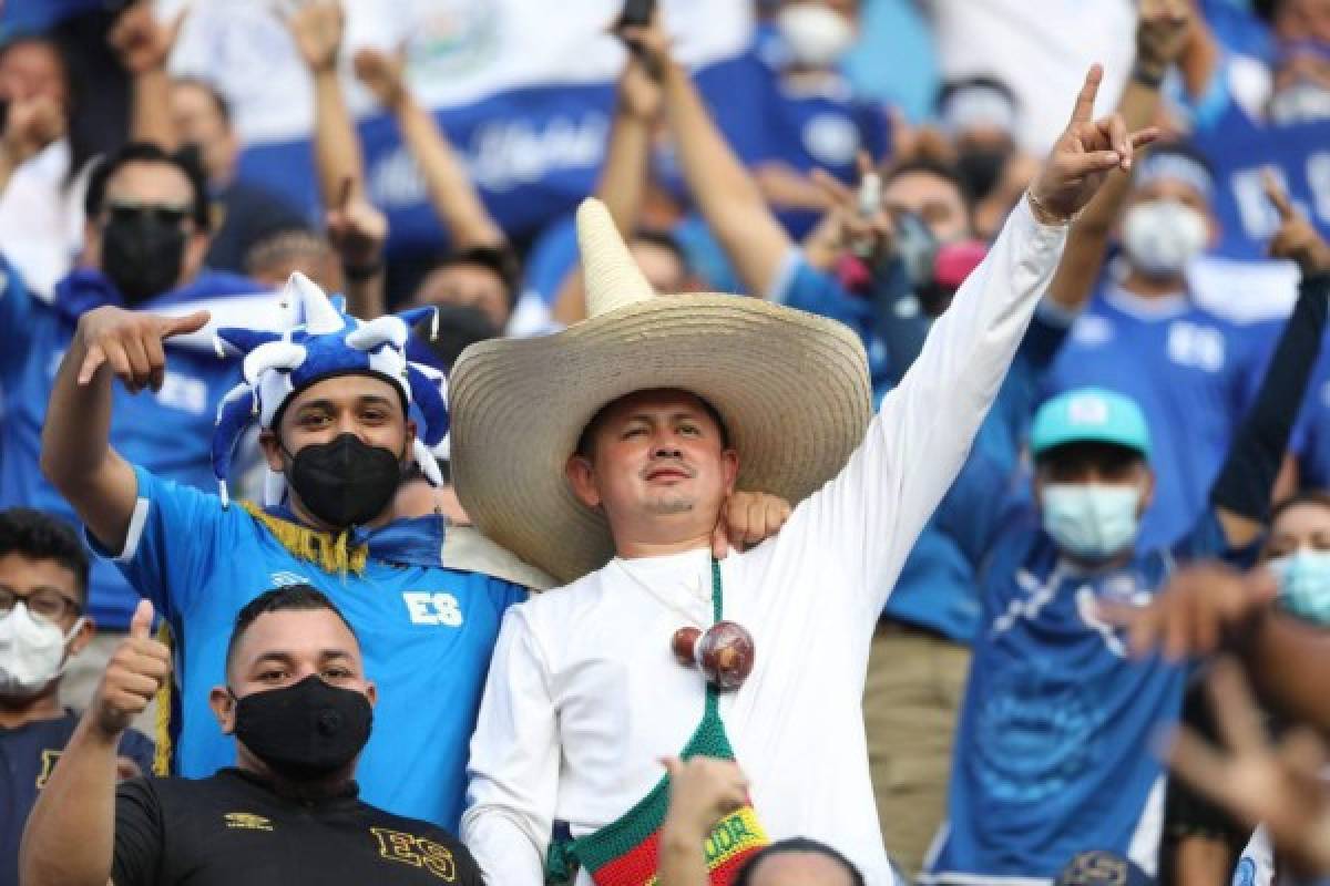 ¡Los 'jeques' y el mensaje a Bukele! Las postales de El Salvador vs. México en el Cuscatlán