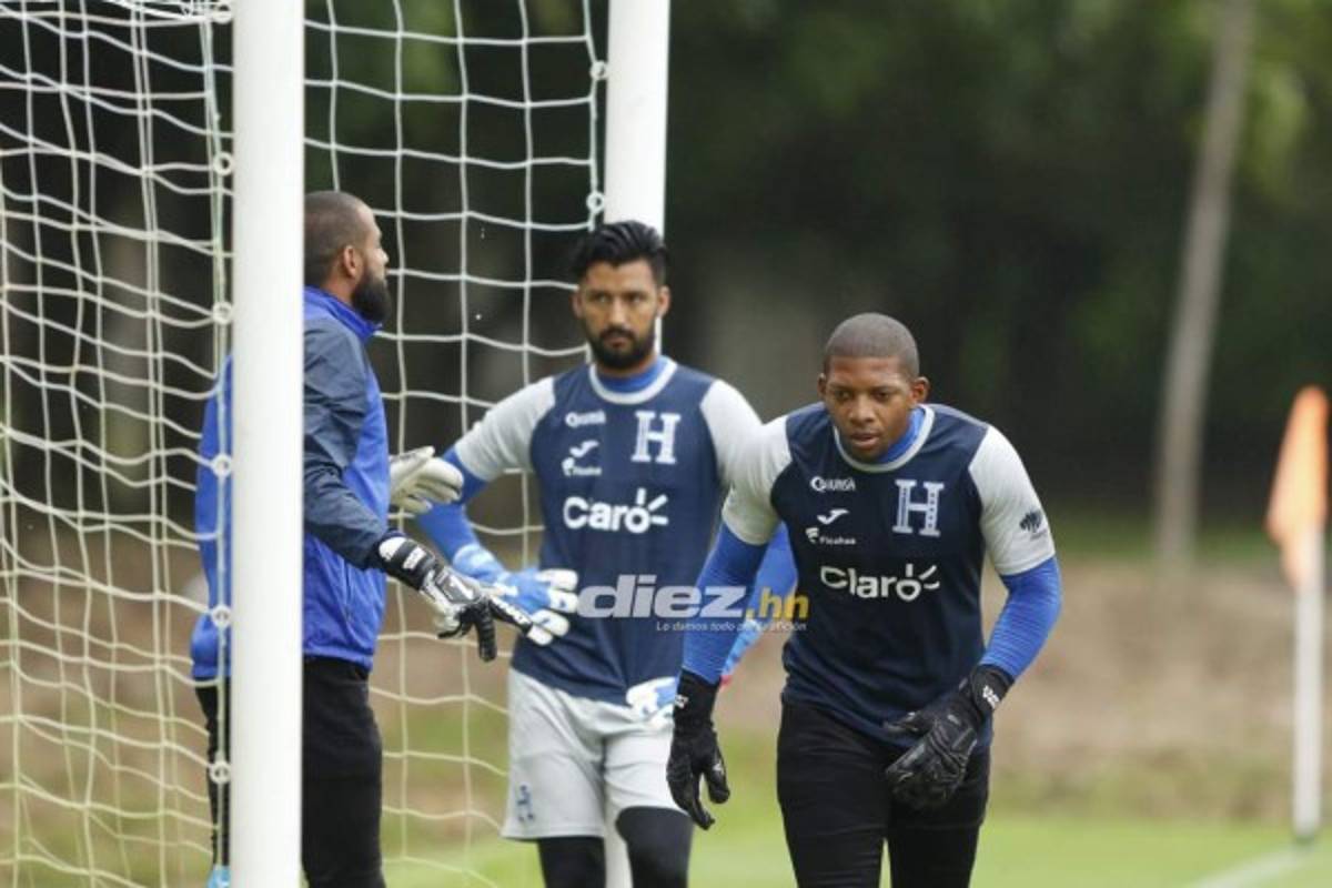 'Bolillo' Gómez recibe a viejo conocido en el entrenamiento de Honduras; el mano a mano de Elis con Choco Lozano