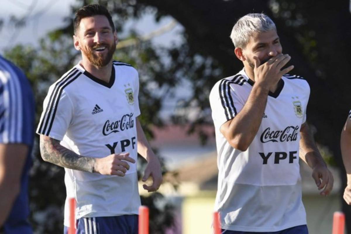 ¡Messi recibe regalo! Así fue el entreno de Argentina previo a enfrentar a Brasil