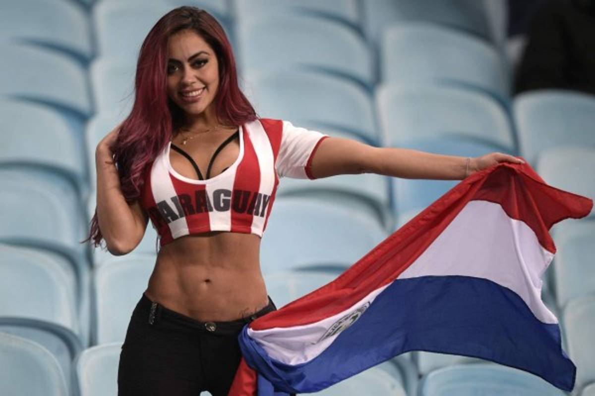 NO SE VIO EN TV: El sufrimiento de Neymar en el estadio, la misteriosa brasileña y el problema del árbitro