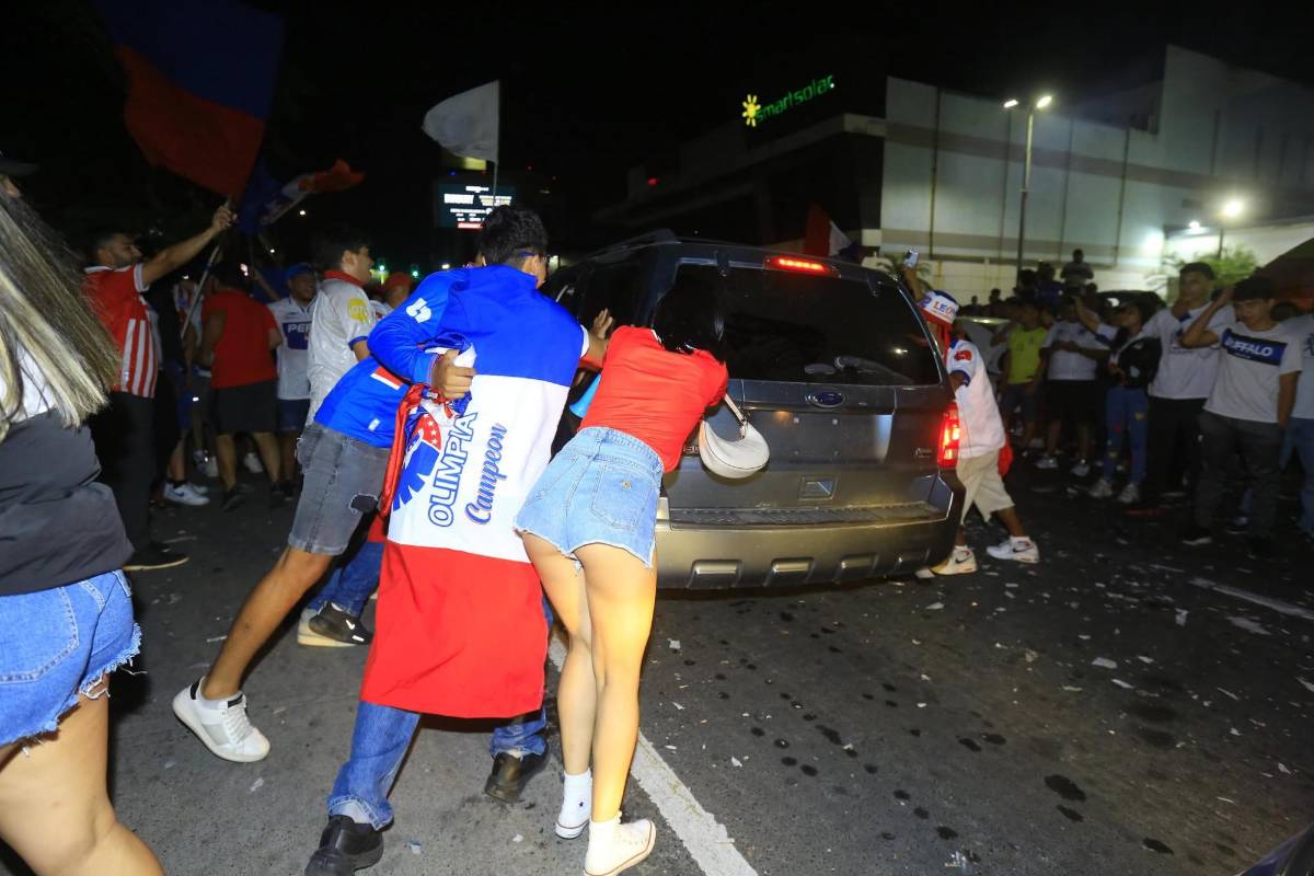 ¡Fiesta por la 39! Aficionados del Olimpia celebran por toda Honduras el título del torneo Clausura