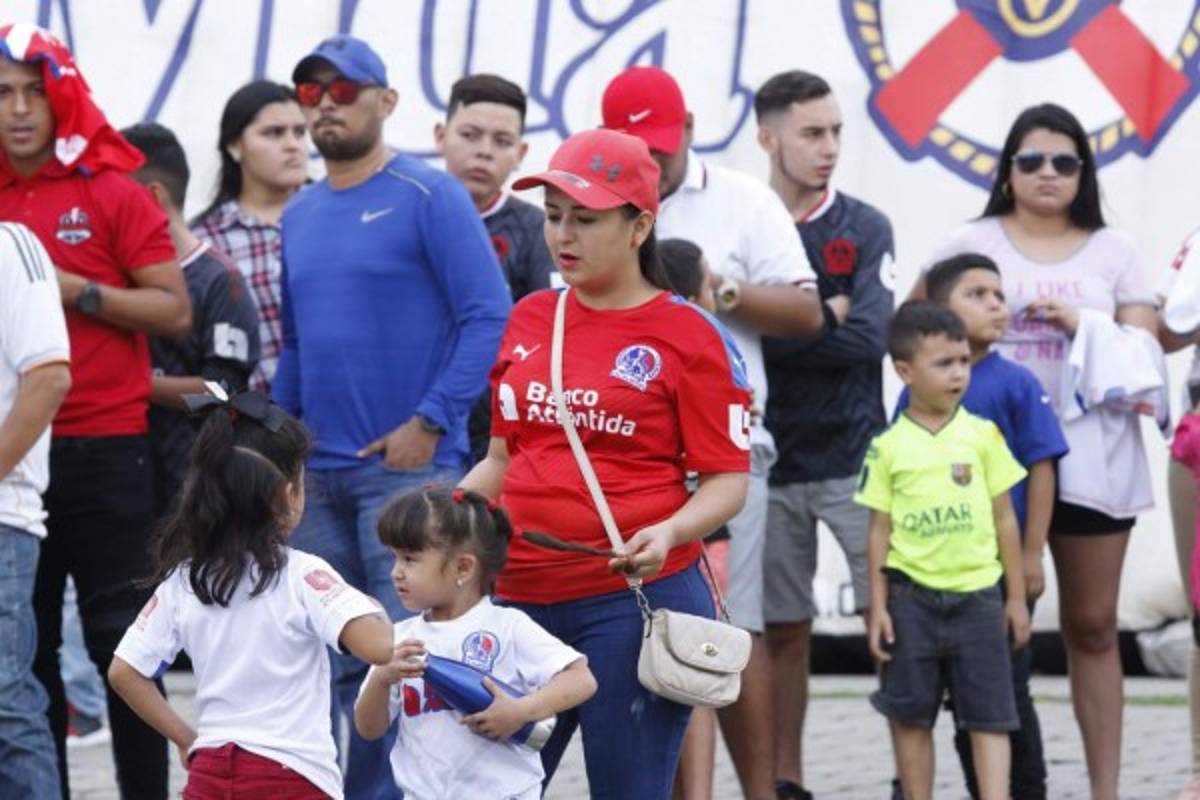 Aficionados de Olimpia viven una verdadera fiesta en presentación de la Copa 31