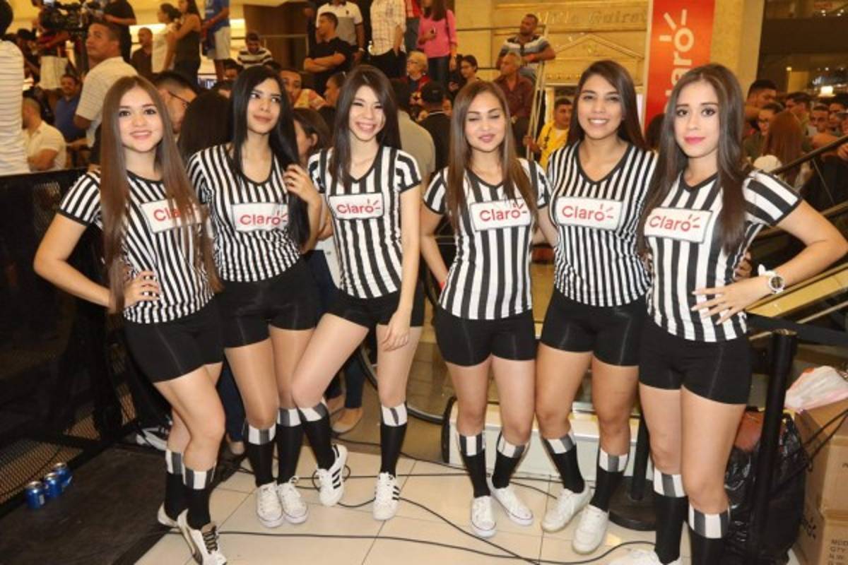 Las hermosas chicas que adornan llegada de Ronaldinho a Honduras