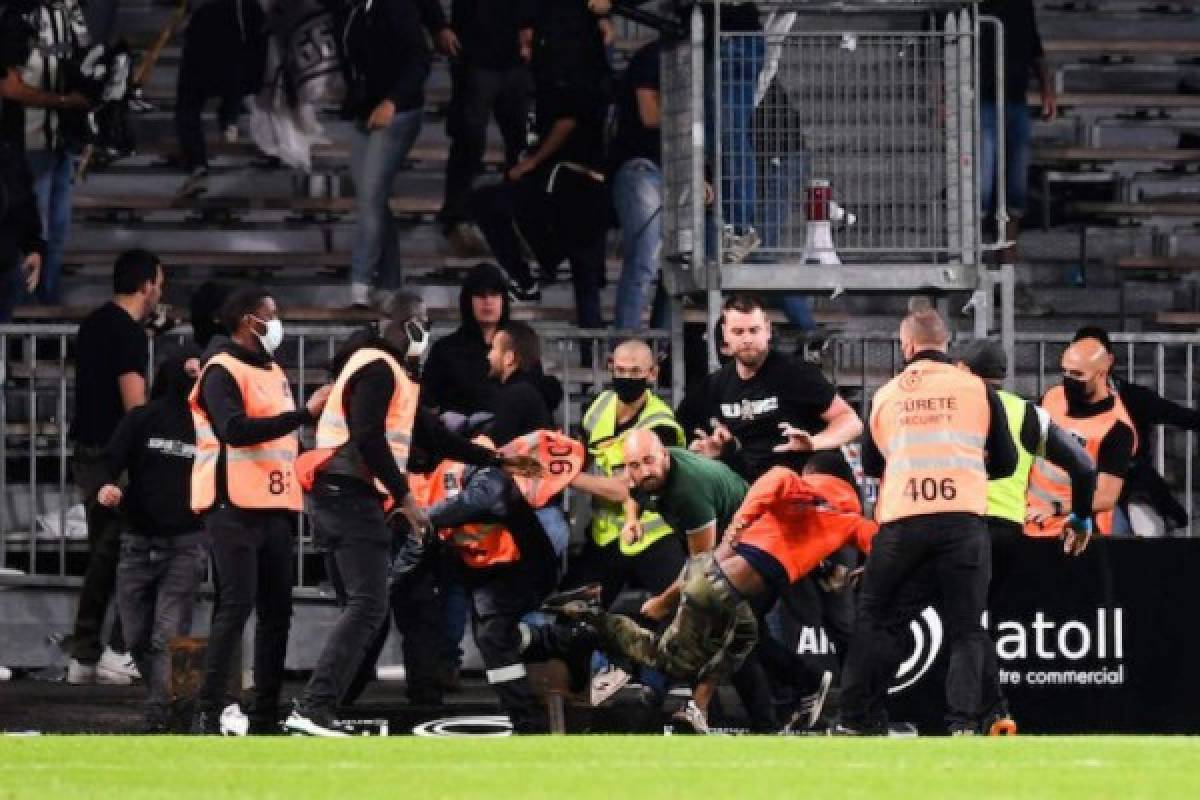 Botellazos, pelea entre aficionados y jugadores y emboscadas: los incidentes en la Ligue 1 de Francia en la 2021/22