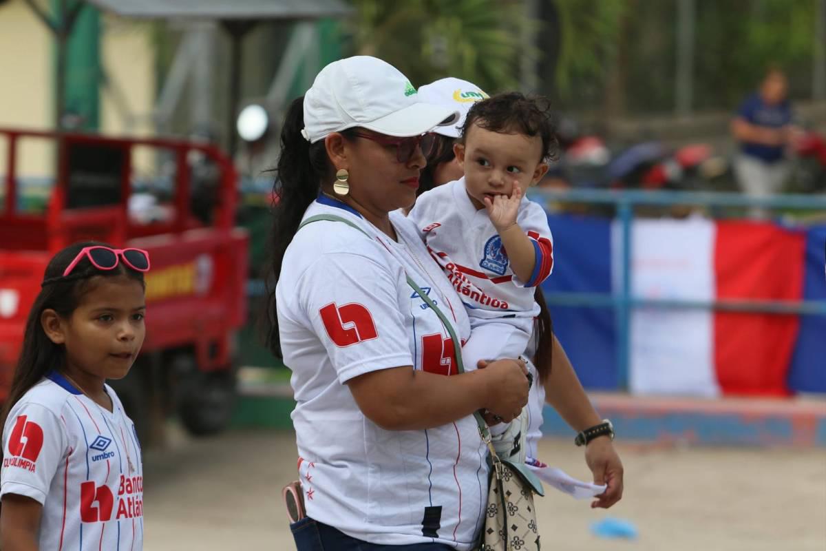 Olimpia celebra en Juticalpa, el debutante de Espinel, bellas chicas y el aficionado que se infiltró en el Juan Ramón