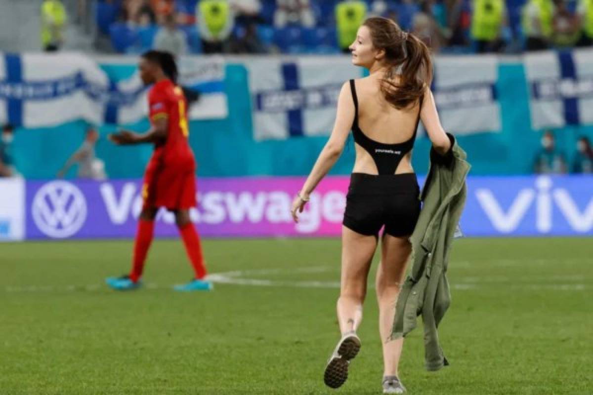 No se vio en TV: así es la preciosa espontánea que invadió el Bélgica-Finlandia por la Eurocopa