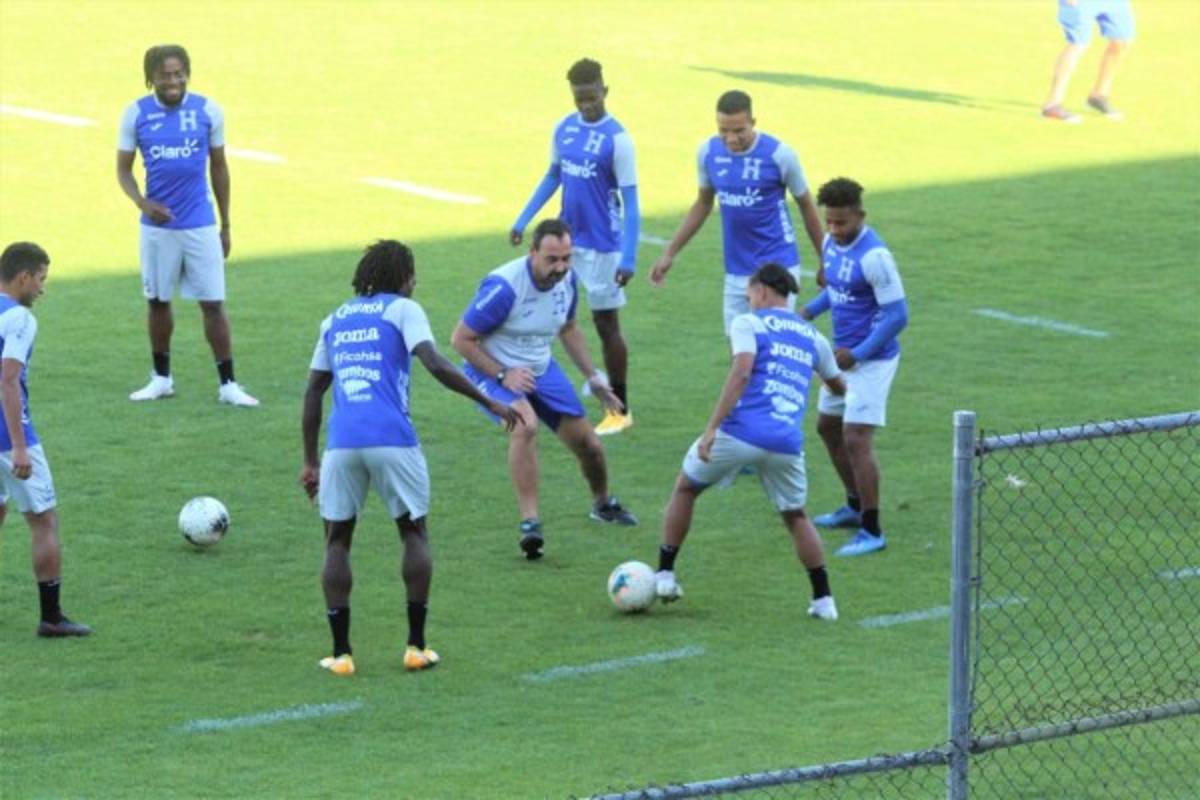 ¡Bromas, risas y un picadito! Así fue el entreno de Honduras previo al decisivo juego ante El Salvador