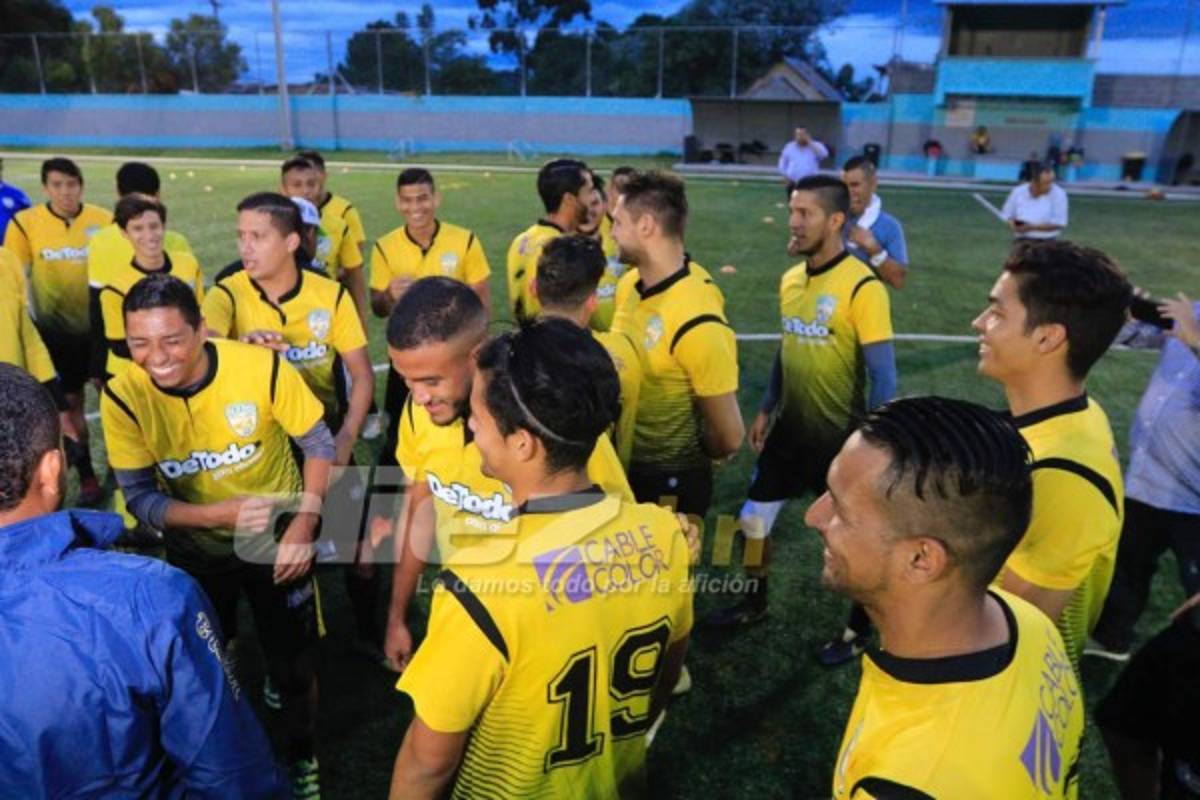 El primer día del ruso en Honduras: Su bienvenida y la 'bolsita' para implementos