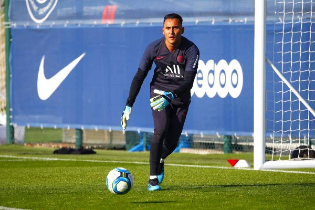 Así recibieron a Keylor Navas en el PSG: El abrazo de Di María y sus primeras atajadas