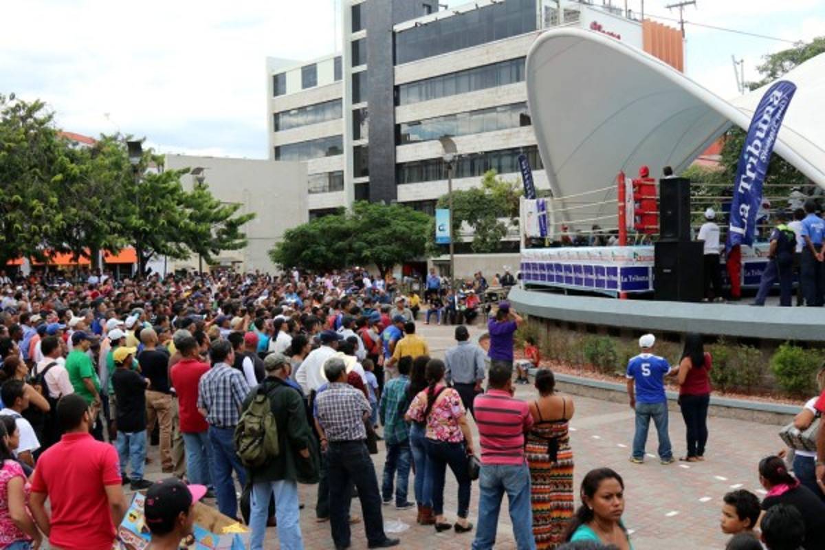 Espectacular ambiente en Tegucigalpa por la pelea del hondureño 'Pupita' Güity