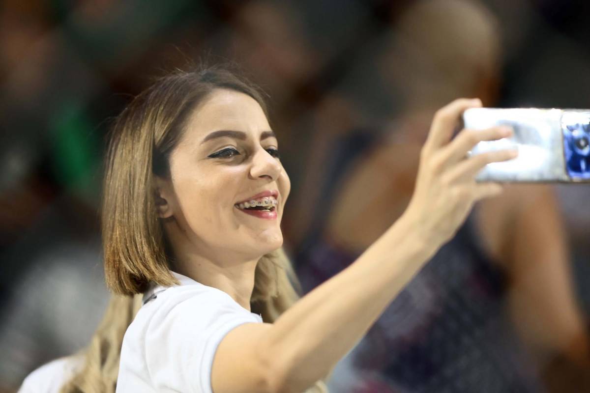 ¿Quién es la argentina? La final entre Marathón y Motagua se llenó de bellezas