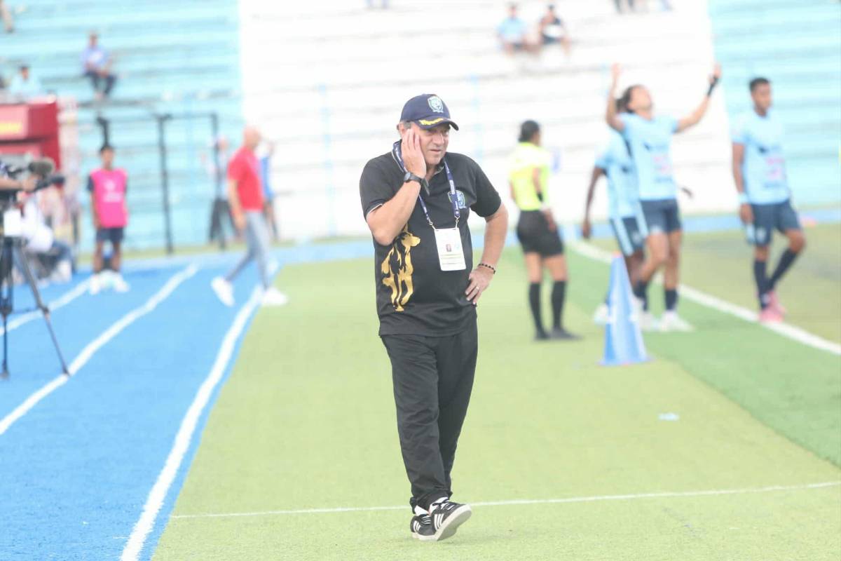 Olimpia se fue humillado, furia de Espinel, ex del León le gritó el gol a la banca y directivo bajó a hablar con los jugadores tras goleada ante Génesis PN