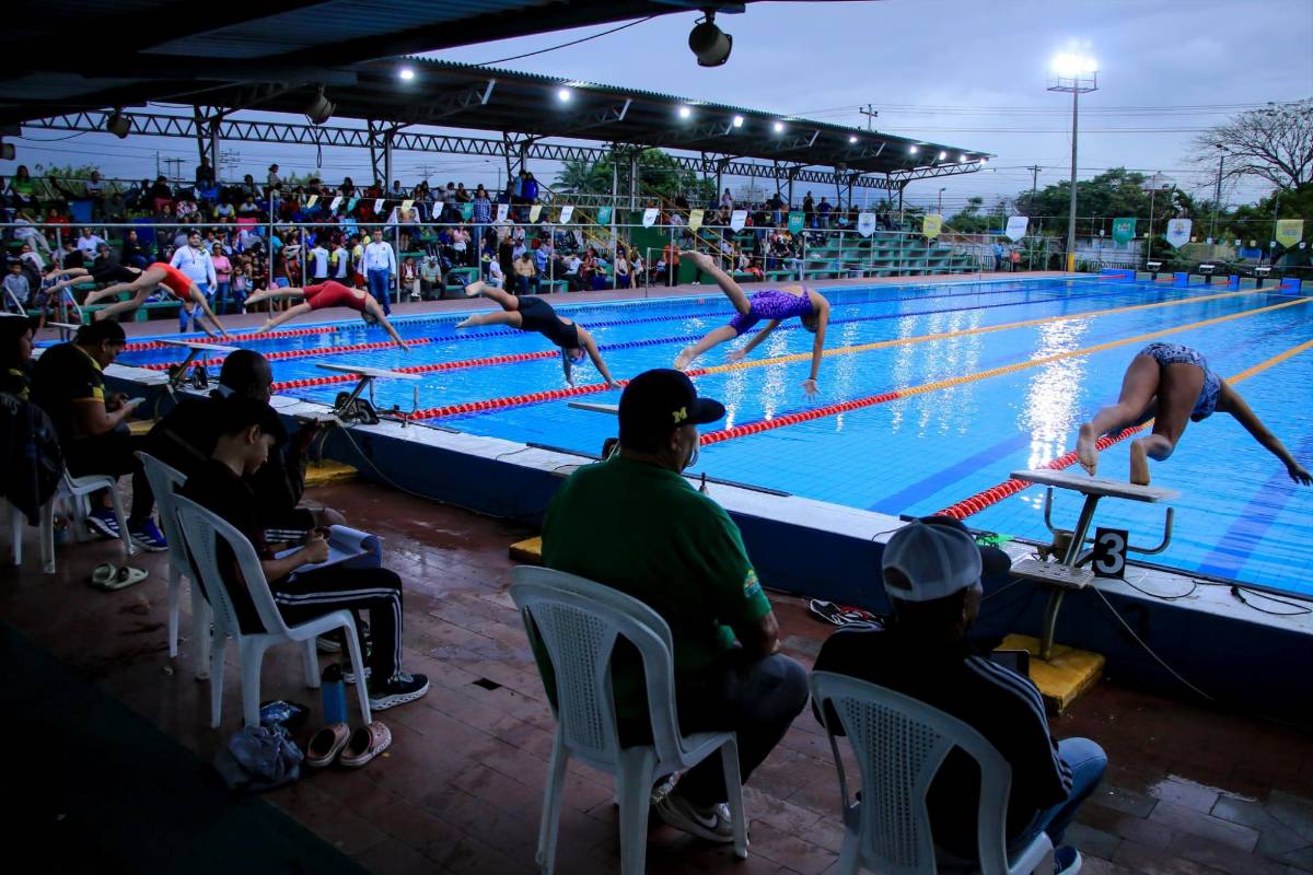¡Más de 400 atletas! Se vive la décima edición de la Copa Nacional de Natación Municipalidad SPS