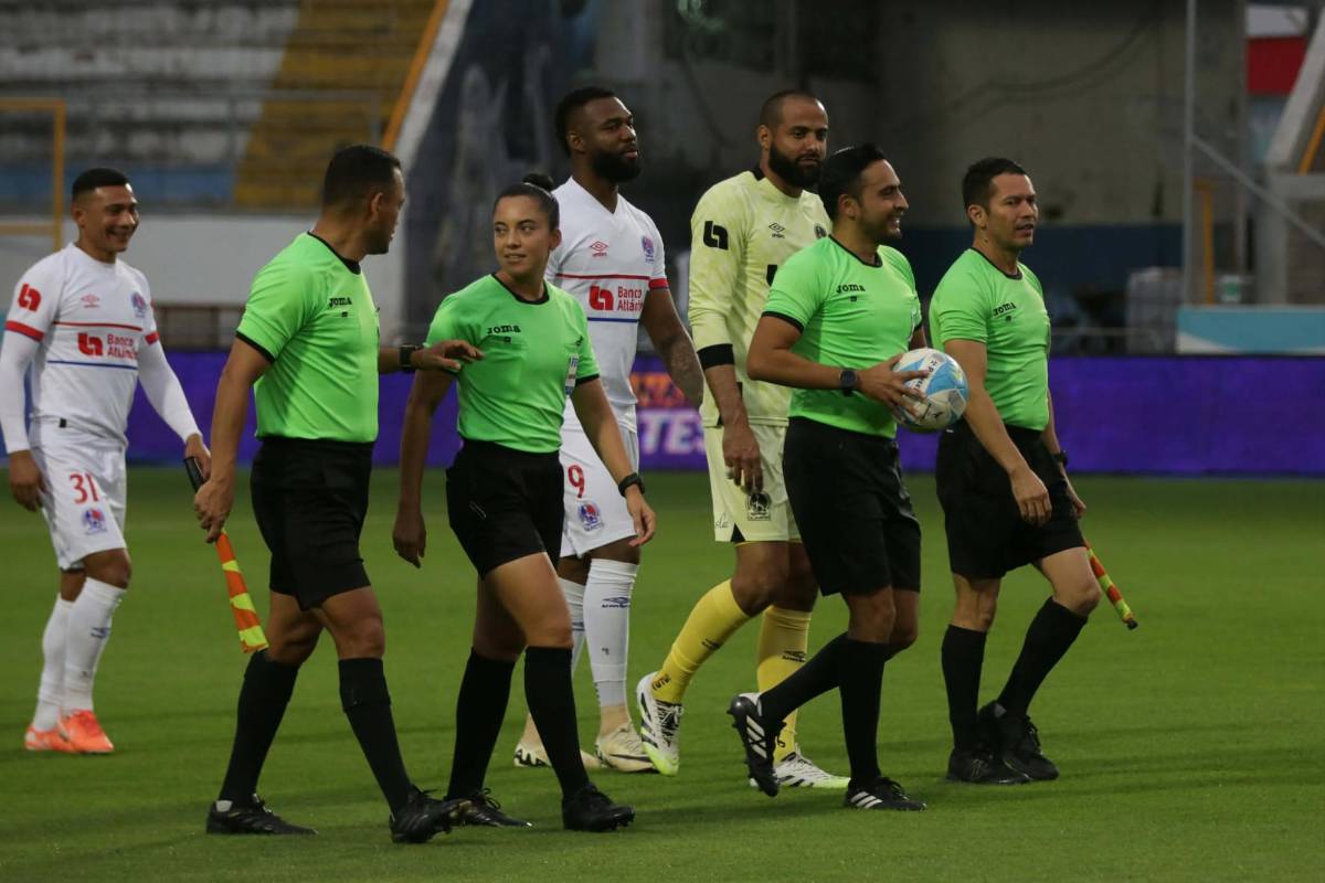 Bella periodista destacó, Saíd se soltó y el 11 que Olimpia no utilizó: así fue el juego donde Victoria no se presentó