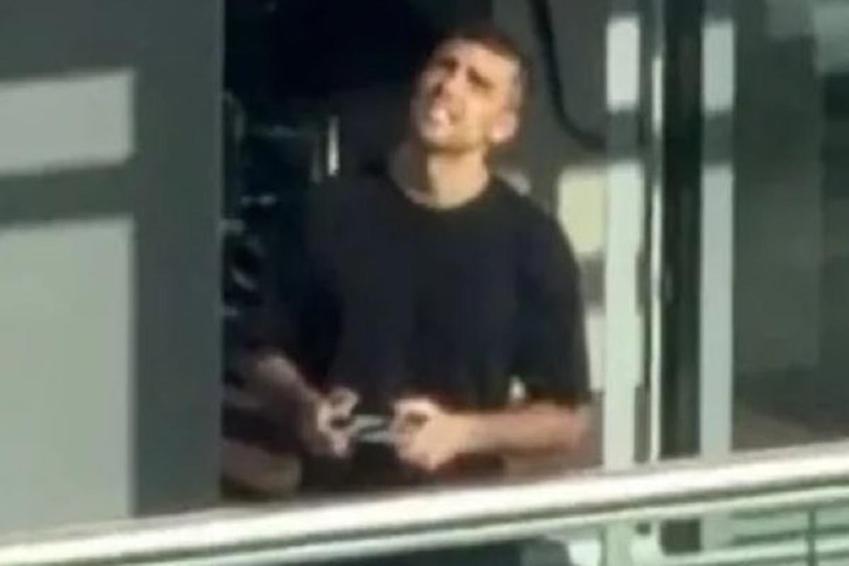 Rodri fue captado volando un dron y, aparentemente, invadiendo la privacidad de sus vecinos en Mánchester.