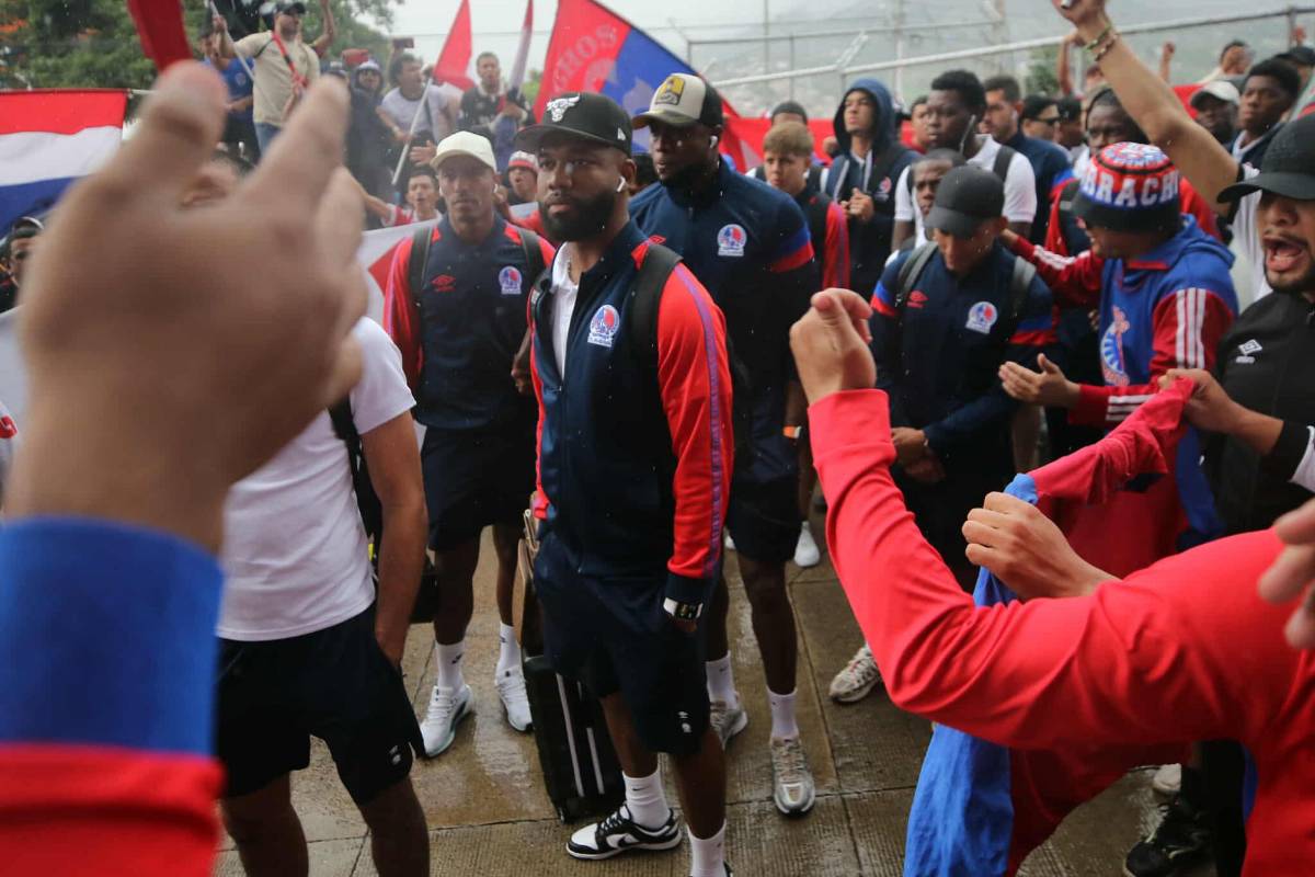 Imágenes: Así le reclamó la Ultra Fiel al Olimpia, los encerraron ¿Cuál fue la reacción de Eduardo Espinel?