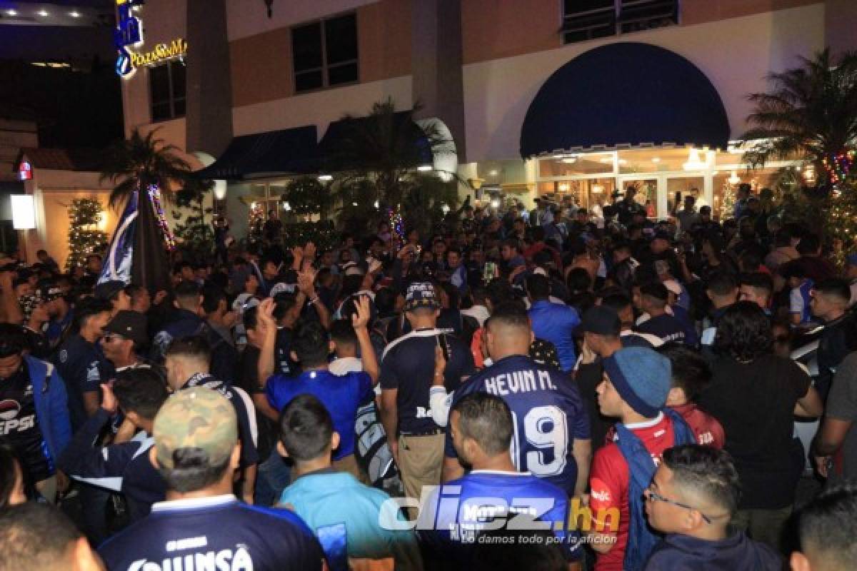 ¡Locura azul! Afición de Motagua y el banderazo previo a la final de la Liga Concacaf