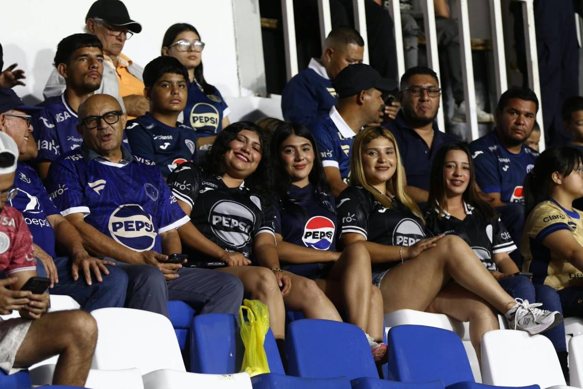 Ambientazo para el Motagua-Alajuelense y las muñecotas en el Estadio Nacional