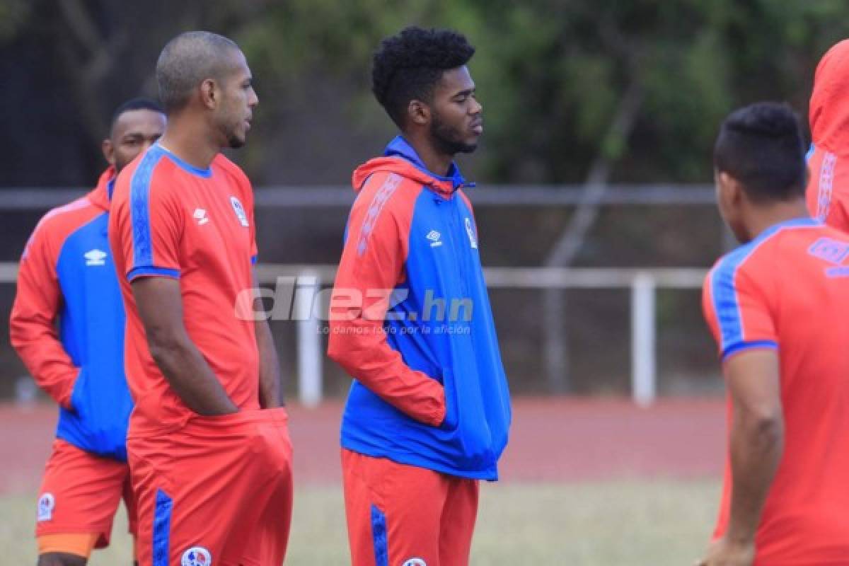 ¡Buscaban cómo calentarse! Olimpia entrenó bajo un intenso frío en Tegucigalpa