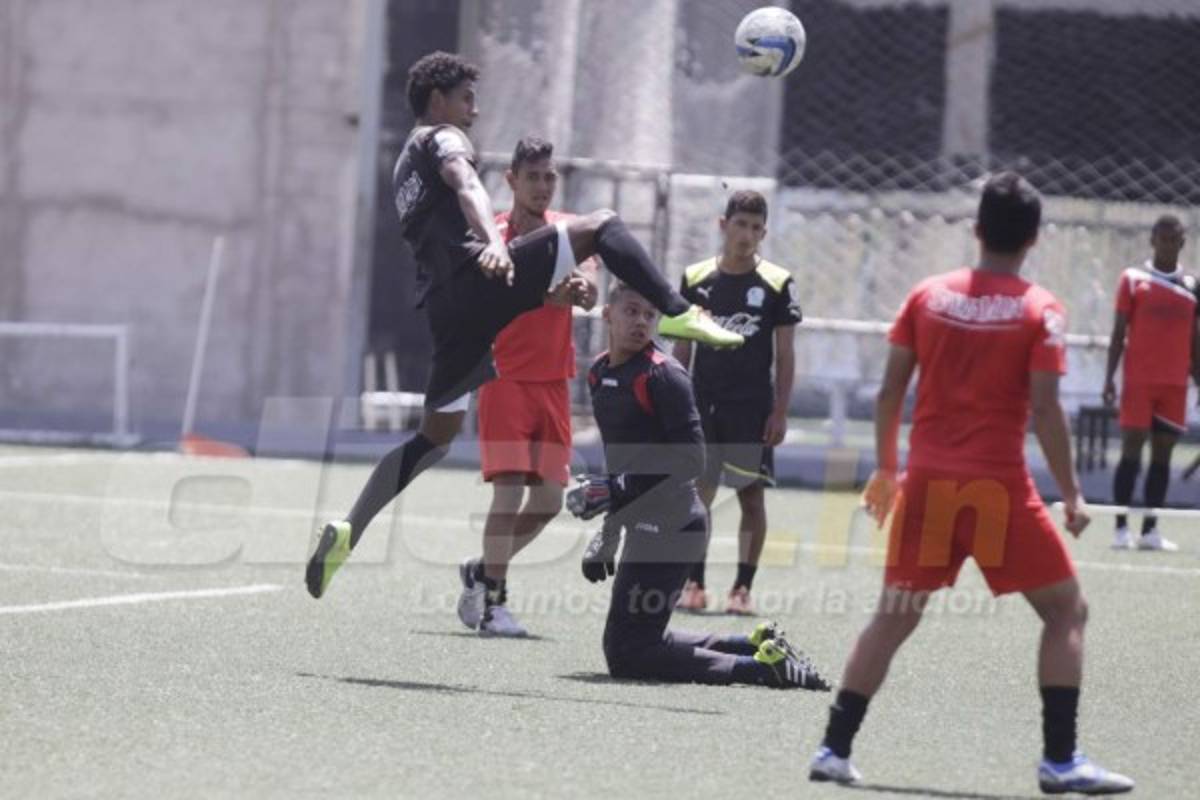 EN FOTOS: Así entrena el hijo de Carlos Pavón en Olimpia
