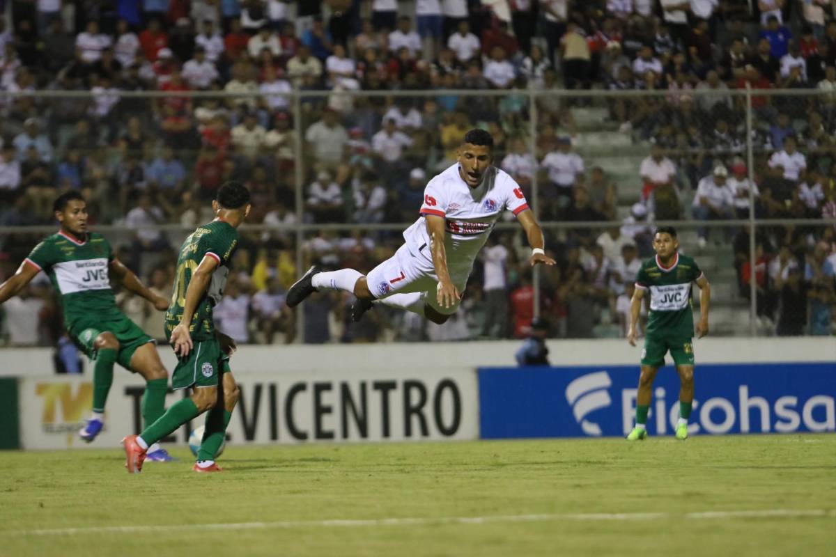 ¿Entró la barra del Olimpia? Infiltrados, Platense llevó bellezas a las gradas y así se quitó la ansiedad Chirinos