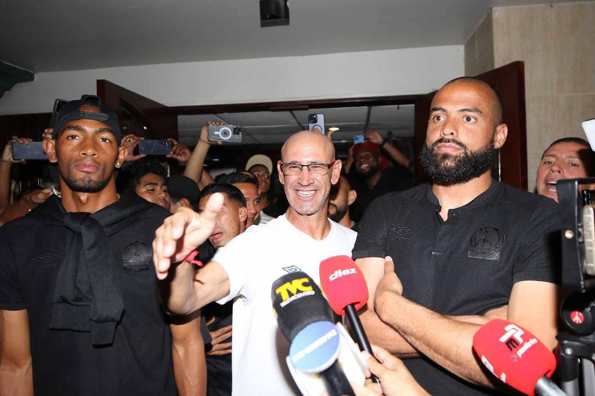¡Una locura de banderazo! Afición del Olimpia se desborda junto al plantel pensando en la corona 39
