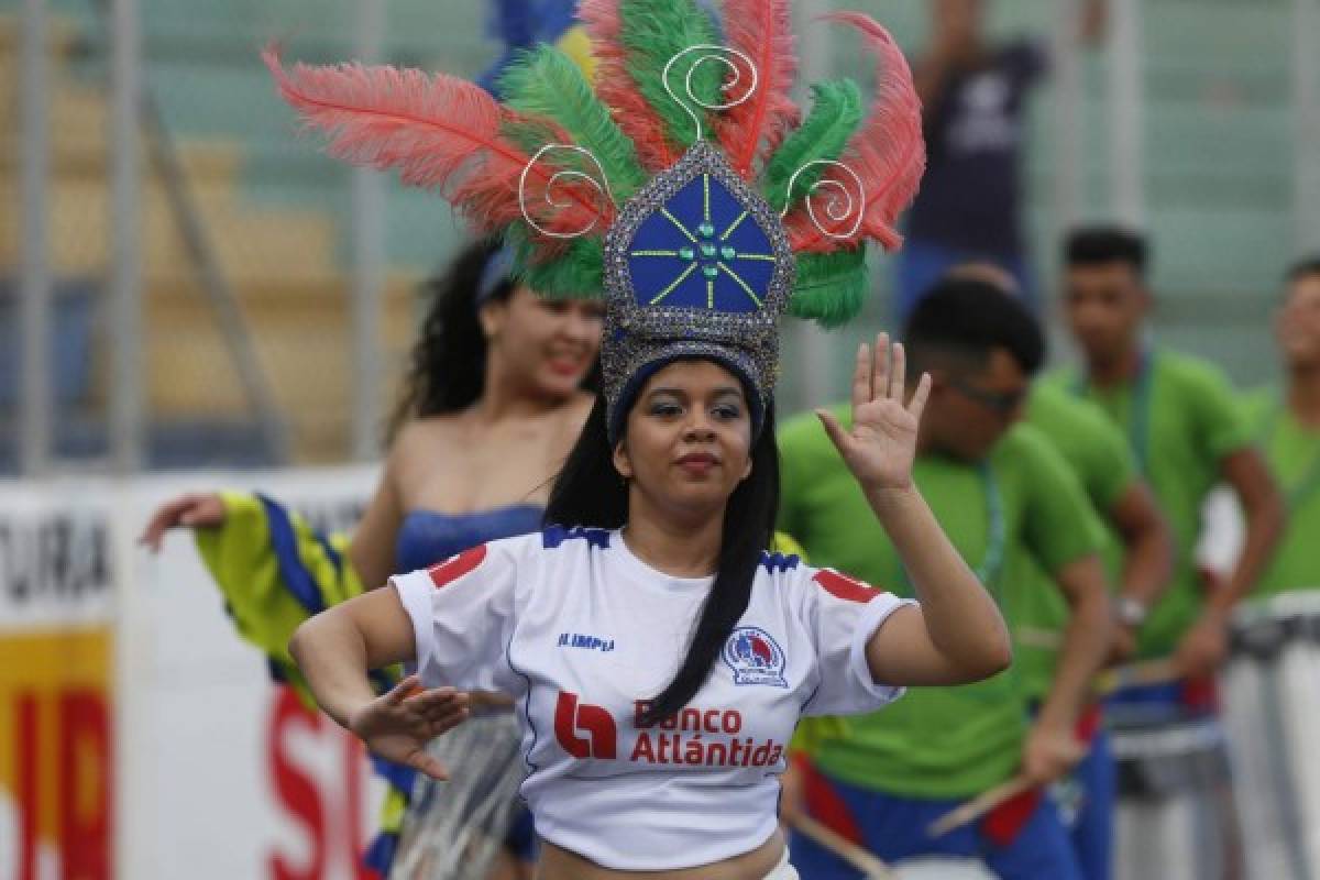 ¡Mucha belleza! El Nacional se llenó de lindas chicas en la final de Olimpia ante Motagua