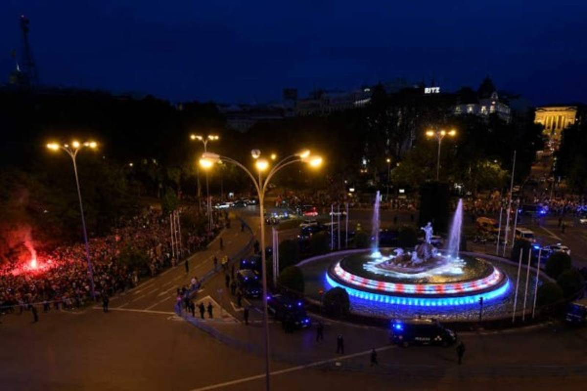 Desafian al Covid-19 y muere un hincha: Así fue el loco festejo tras consagración del Atlético en la liga española