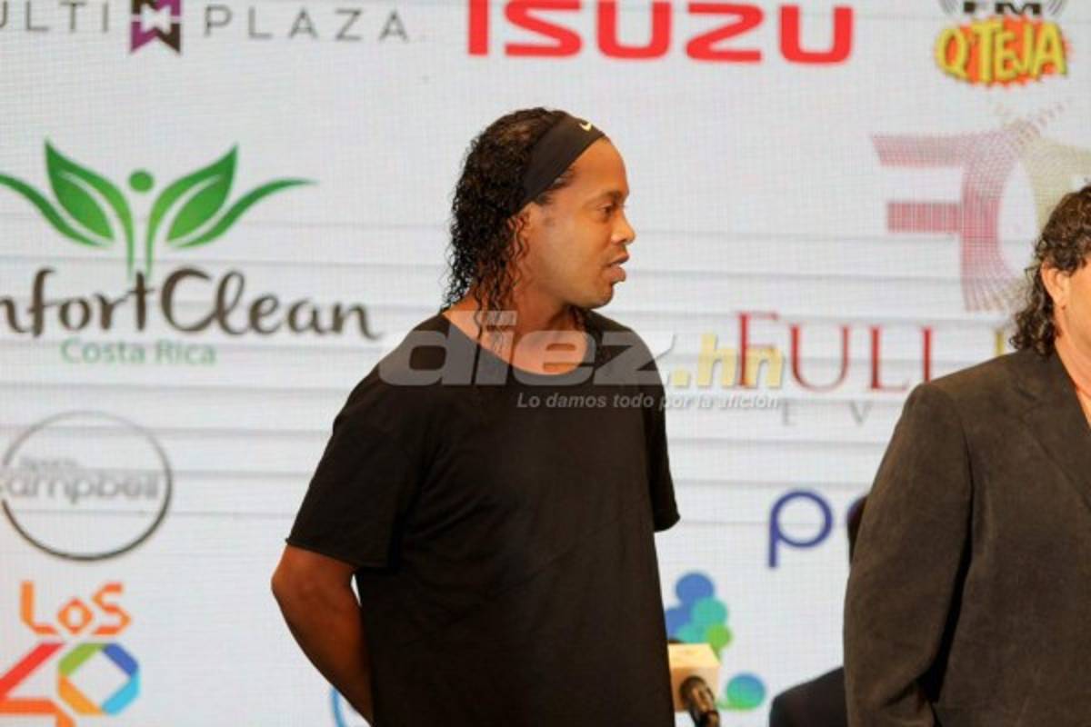 ¡De Lujo! Los ticos tuvieron un recibimiento espectacular para Ronaldinho