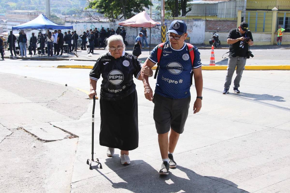 Bellezas, dolor, carnitas y personajes en el título 20 de Motagua en Honduras