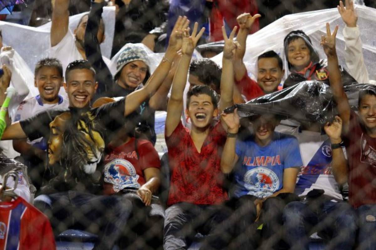 FOTOS: Afición de Olimpia no falla y llena el estadio Nacional