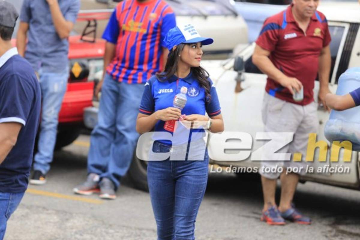 FOTOS: La final del fútbol de Honduras estuvo lleno de bellas mujeres