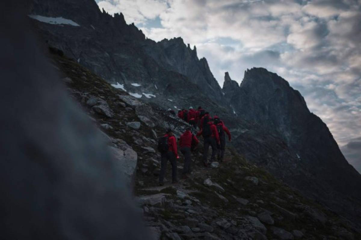 Madrugadas, sin celulares y duermen en cabañas: La extrema pretemporada del Augsburgo