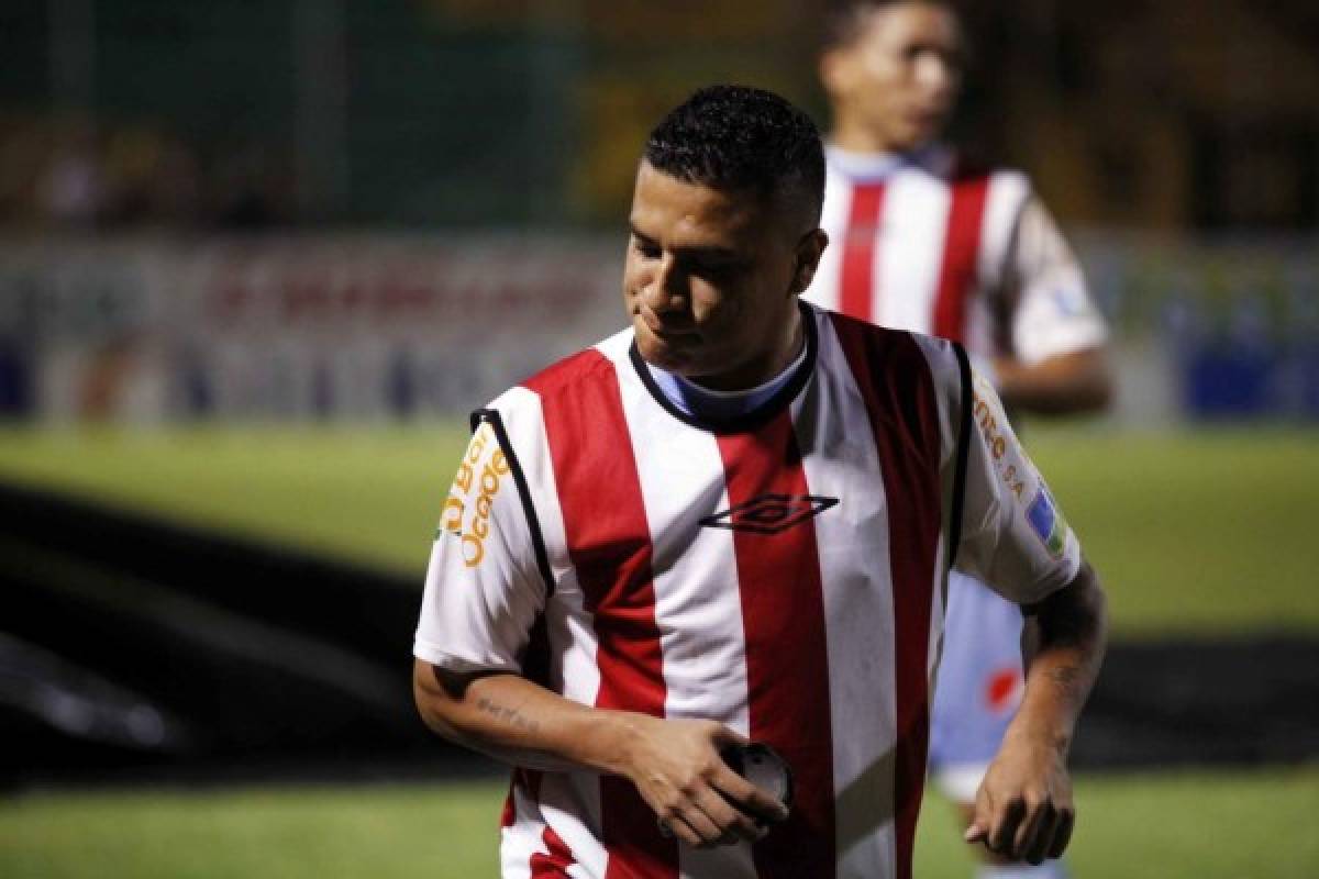 Ronal EL CUERVO Maradiaga, volante del Deportes Savio torneo apertura 2012.