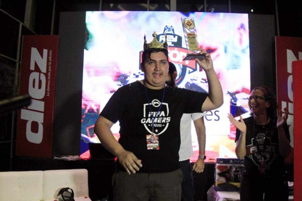 FOTOS: Así fue la fiesta que se vivió con el Rey del Fifón 2018 de Diez