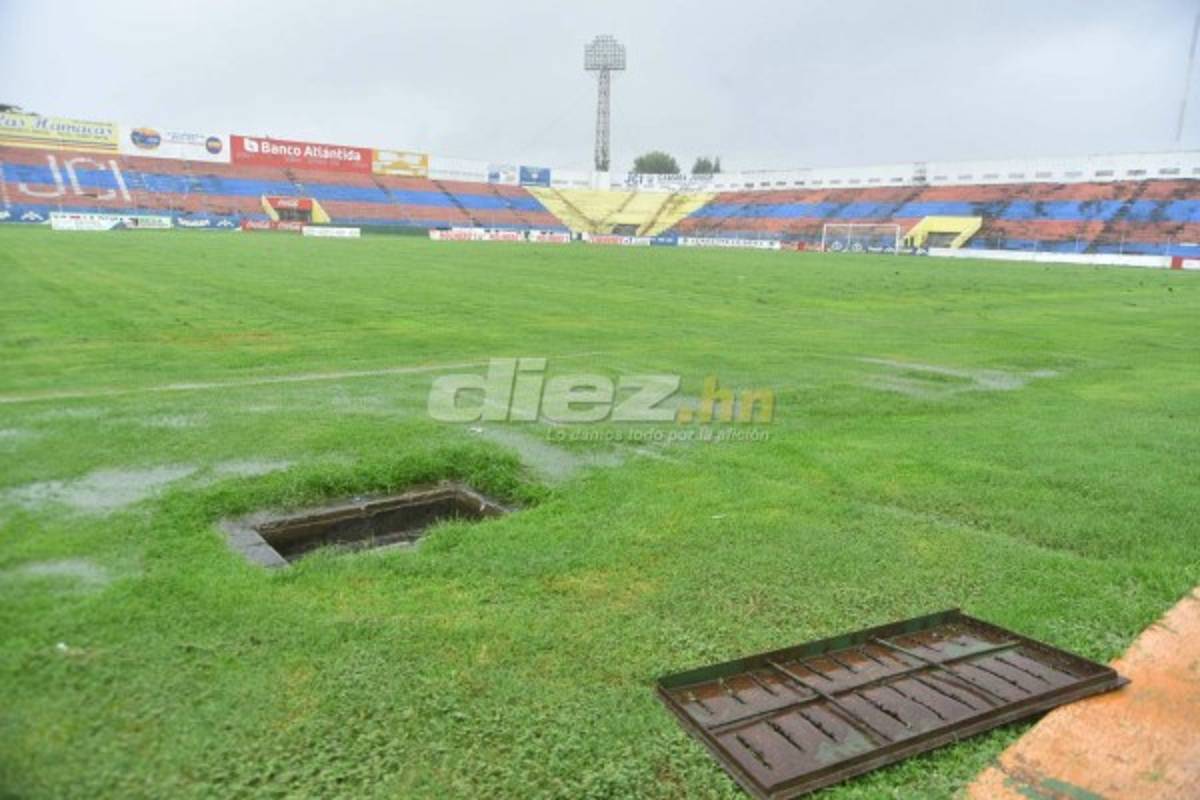 ¡INUNDADO! El estadio ceibeño se ha convertido en un verdadero pantano