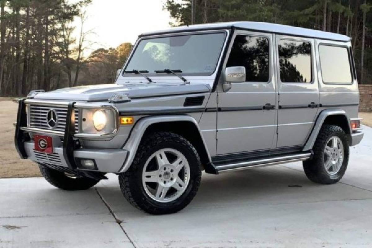 James Rodríguez y su flota espectacular de autos que no puede conducir en España