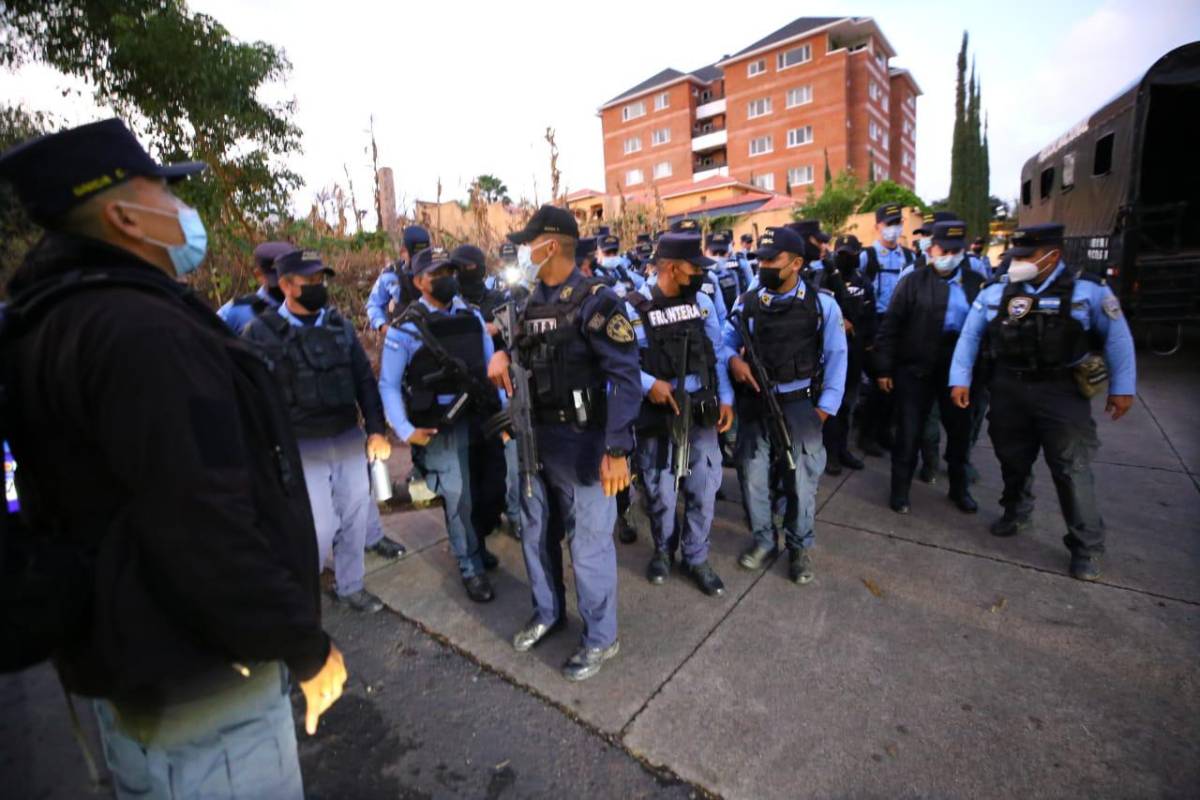 ¡Helicóptero, carros blindados y 700 policías! Así amanecieron las cercanías a la casa de Juan Orlando Hernández